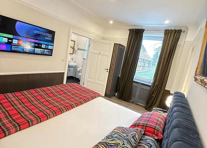 Апартаменты Whisperwood Colnrade