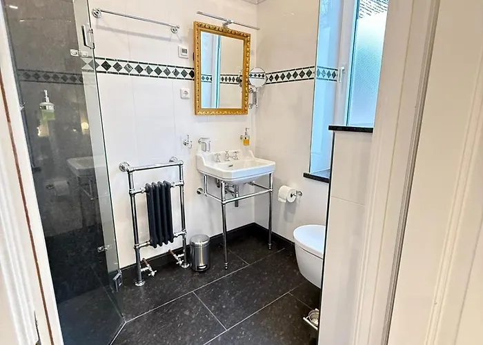 Апартаменты Whisperwood *